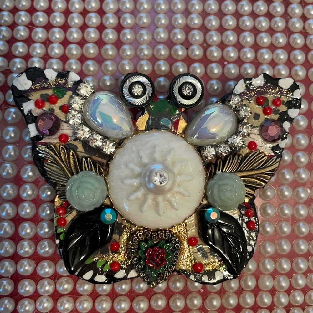 A One-Of-A-Kind BUTTERFLY MAGNET!! NWT